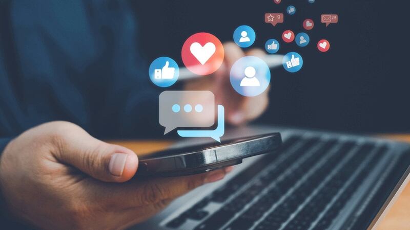 📵🇦🇺 Australia Just Kicked Kids Off Social Media! Will It Make Them Hang Out IRL Again? 👀👫✨